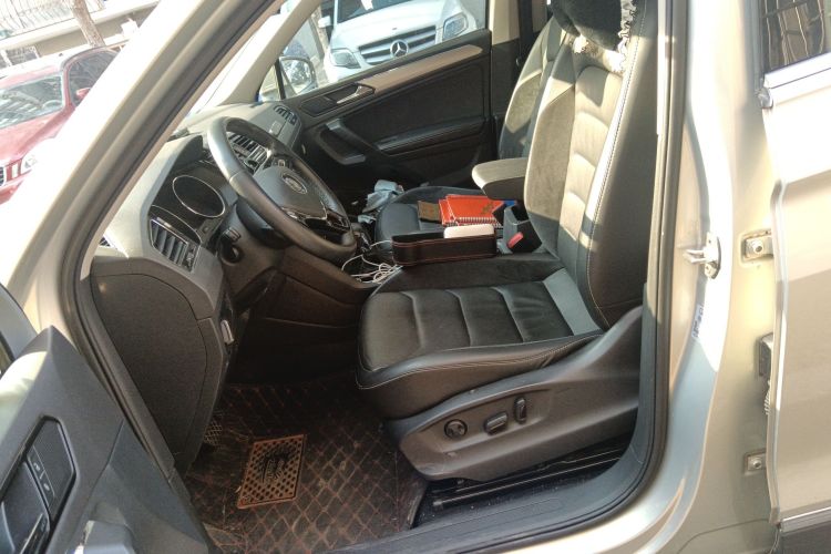 大众 途观L 2017款 330TSI 自动两驱豪华版中控内饰19