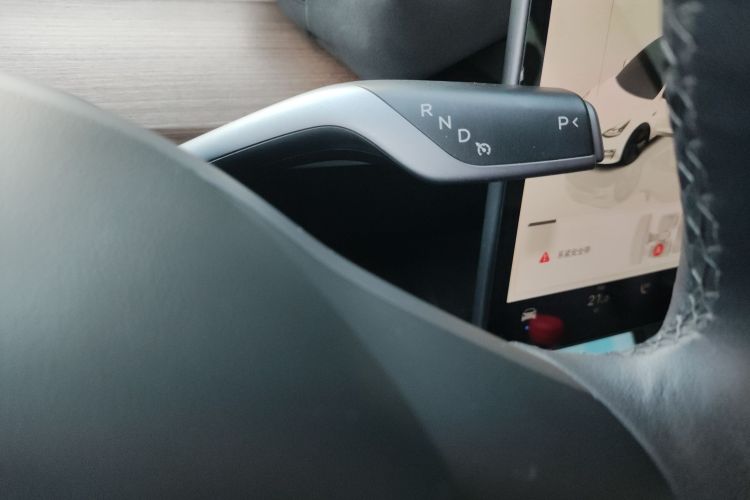 特斯拉 Model 3 2022款 后轮驱动版中控内饰18