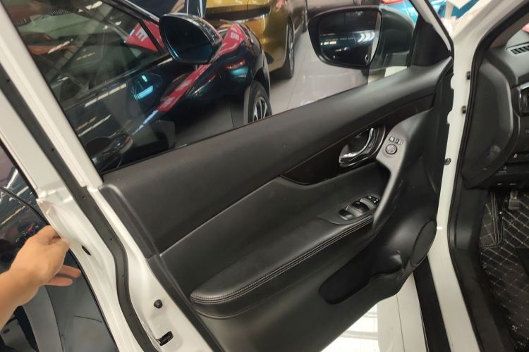 日产 奇骏 2017款 2.0L CVT舒适版 2WD中控内饰47