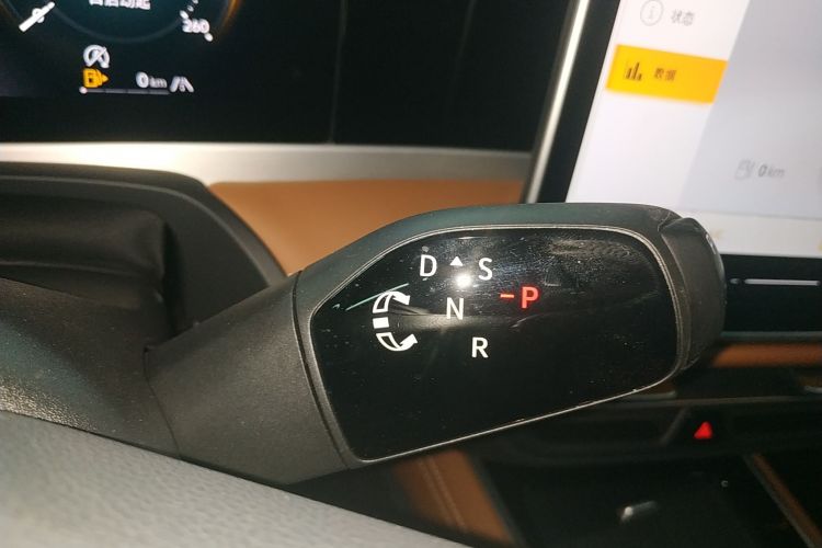 大众 迈腾 2024款  300TSI DSG尊享版显眼包中控内饰18