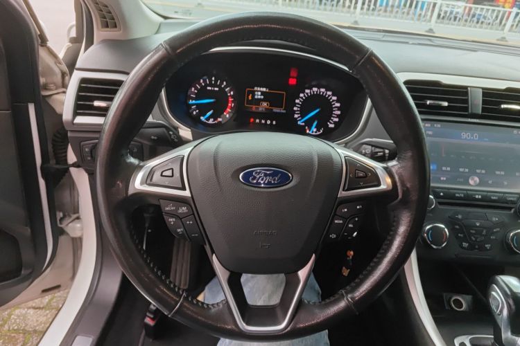 福特 蒙迪欧 2013款 1.5L GTDi180时尚型中控内饰13