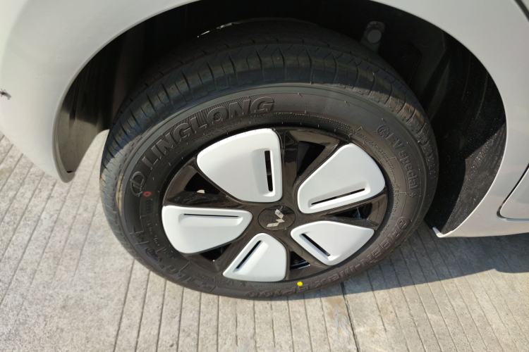 五菱汽车 宏光MINIEV 2025款 四门版 进阶款车身外观6008