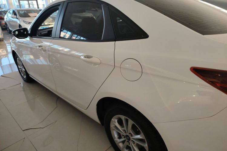 福特 福睿斯 2021款 1.5L 自动黄金版车身外观4