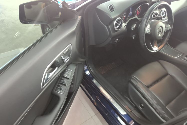 奔驰CLA 2019款 CLA 200 时尚型中控内饰7003