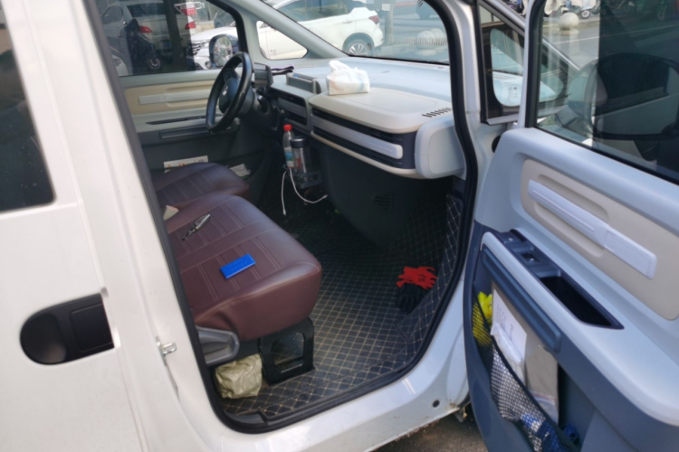 上汽大通MAXUS 大拿V1 2024款 V1 短轴低顶 多功能版（51kWh）局部细节9005