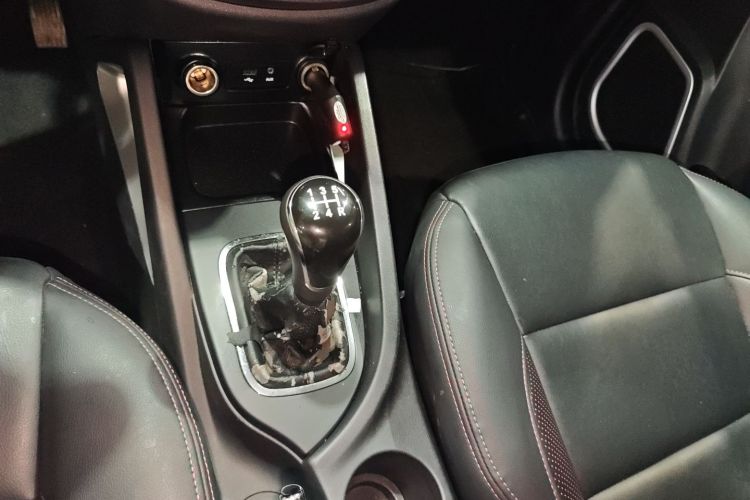 长安CS35 2016款 1.6L 手动豪华型 国V中控内饰18