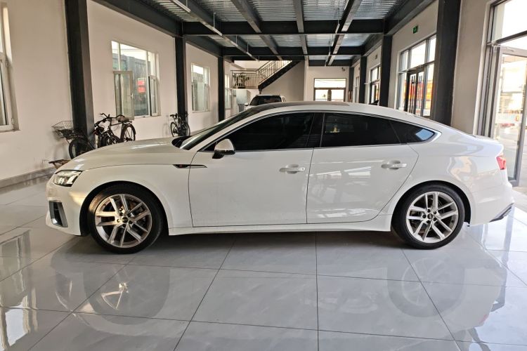 奥迪A5 2023款 Sportback 40 TFSI 时尚动感型车身外观4