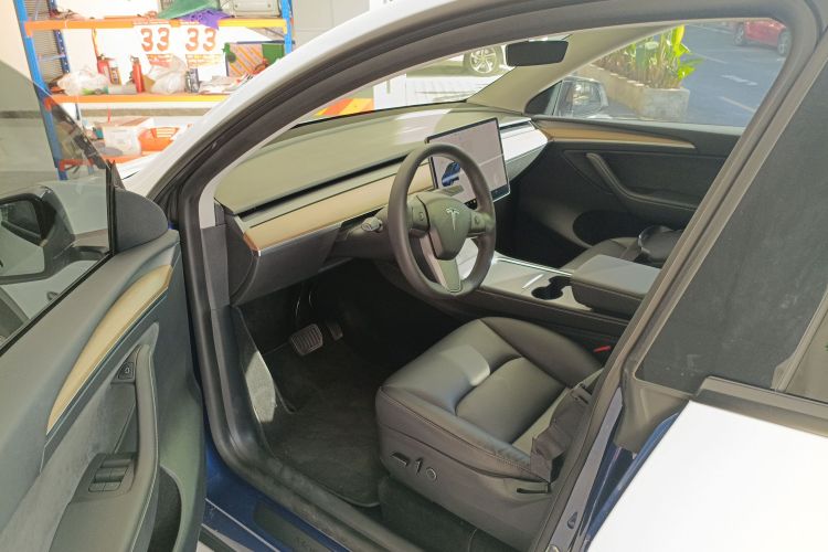 特斯拉 Model Y 2021款 标准续航后驱版中控内饰20