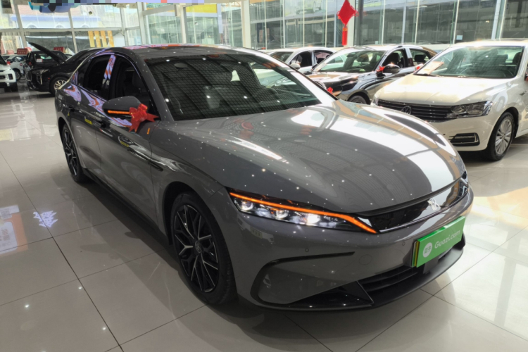 比亚迪 汉 2025款 DM-i 125KM尊贵型车身外观3