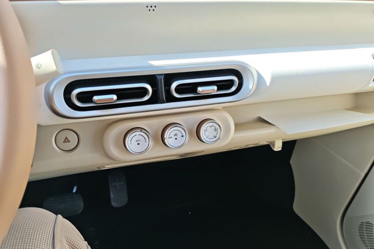 五菱汽车 宏光MINIEV 2024款 第三代 215km 青春版中控内饰16