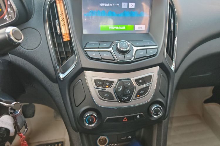 奇瑞 艾瑞泽5 2016款 1.5L 手动领潮版中控内饰16