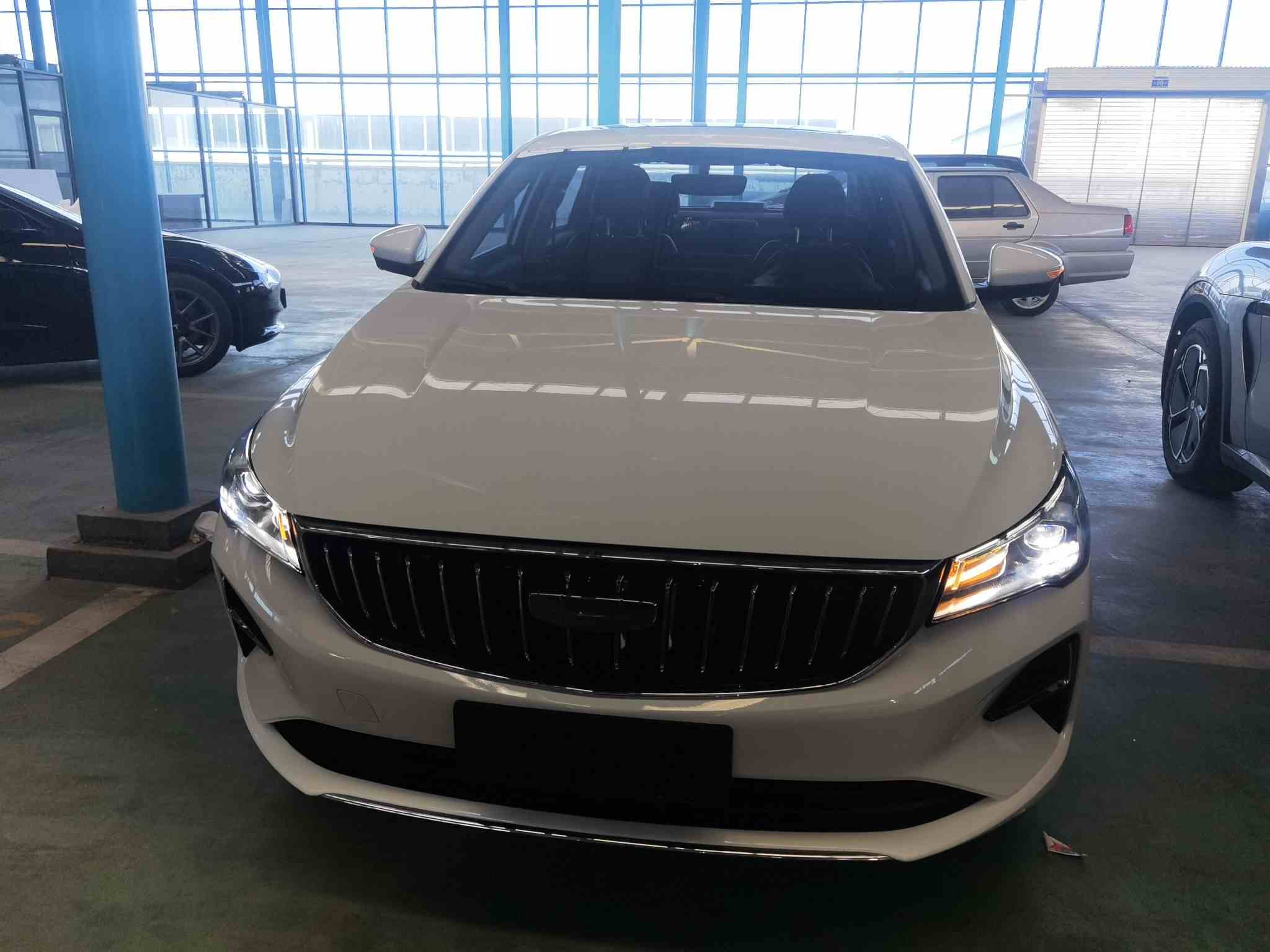 吉利汽车 帝豪 2025款 第4代 1.5L CVT尊贵型(1)