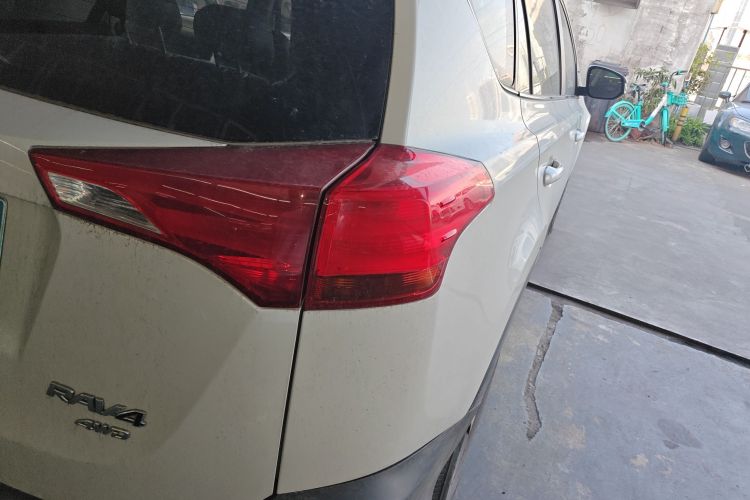 丰田 RAV4荣放 2015款 2.0L CVT两驱风尚版车身外观9