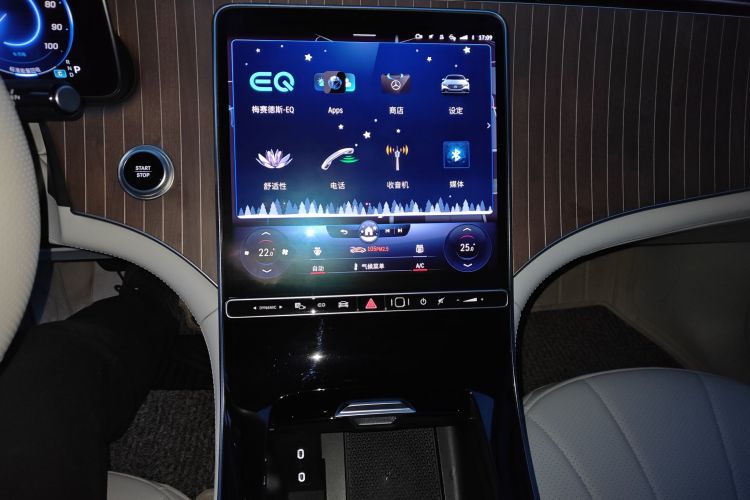 奔驰EQE 2022款 350 豪华版中控内饰16