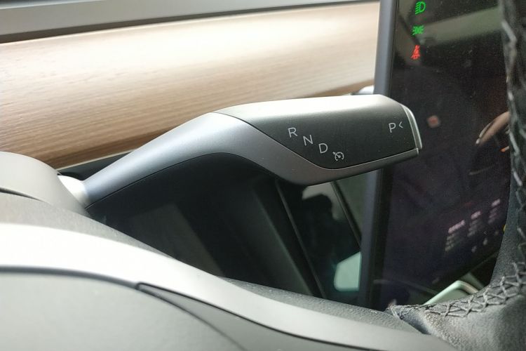 特斯拉 Model 3 2022款 后轮驱动版中控内饰18