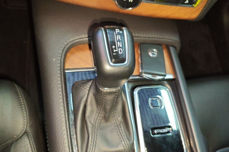 沃尔沃XC90 2019款 T6 智逸版 7座 国VI中控内饰18