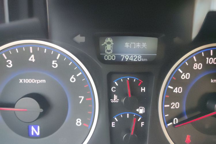 现代 悦动 2011款 1.6L 自动豪华型中控内饰15