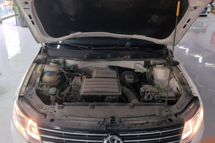 大众 朗逸 2017款 1.6L 自动风尚版机舱底盘24