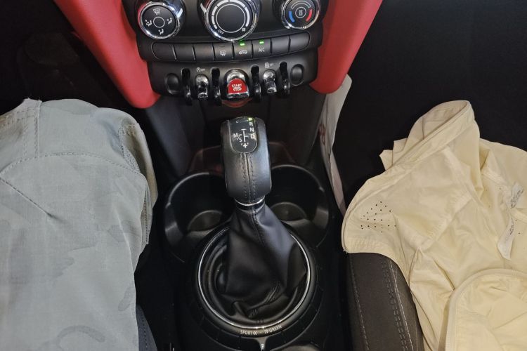 MINI 2015款 1.5T COOPER Fun 五门版中控内饰18