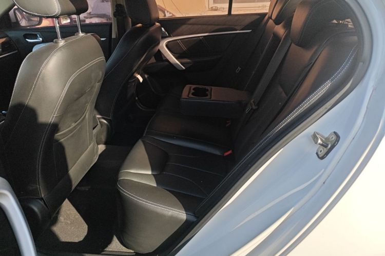 吉利汽车 帝豪 2017款 三厢百万款 1.5L 手动向上版中控内饰21