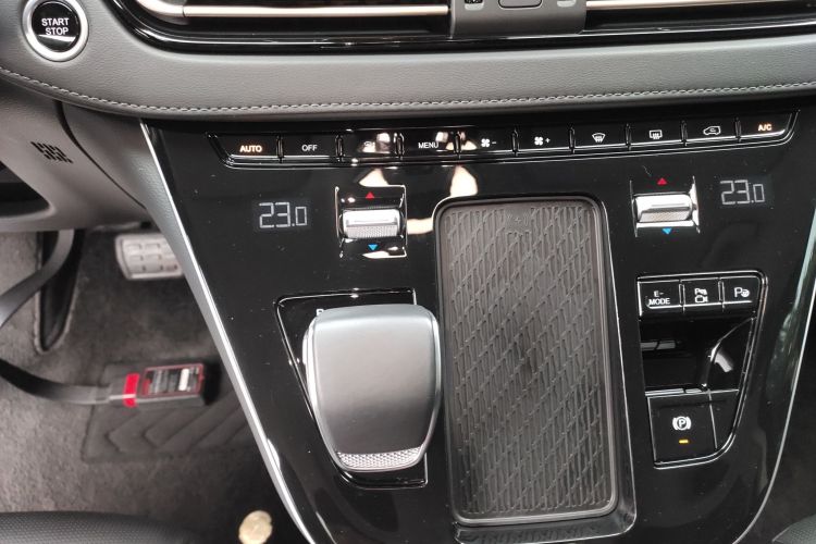 红旗HQ9 PHEV 2024款 2.0T 四驱豪华版局部细节18