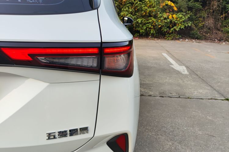 五菱汽车 五菱星辰 2021款 1.5T CVT星辉版车身外观9