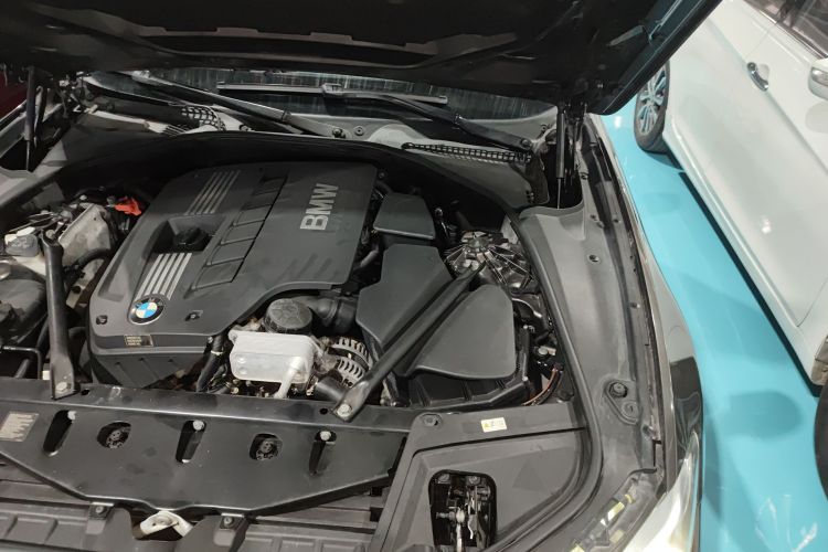 宝马5系 2014款 530Li 豪华设计套装机舱底盘26