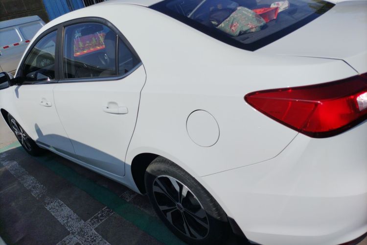 荣威360 2017款 1.5L 手动智屏版车身外观4