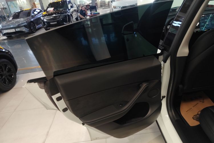 特斯拉 Model Y 2022款 改款 后轮驱动版中控内饰7008