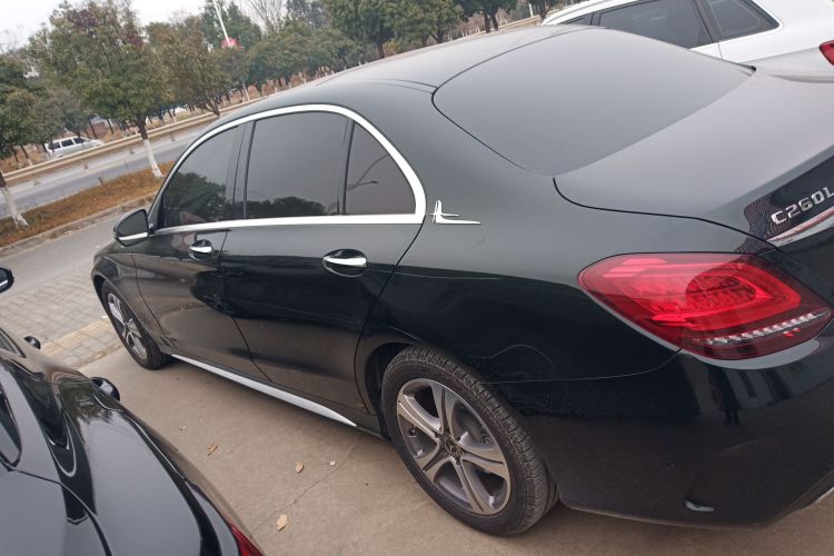 奔驰C级 2021款 C 260 L 运动版车身外观4