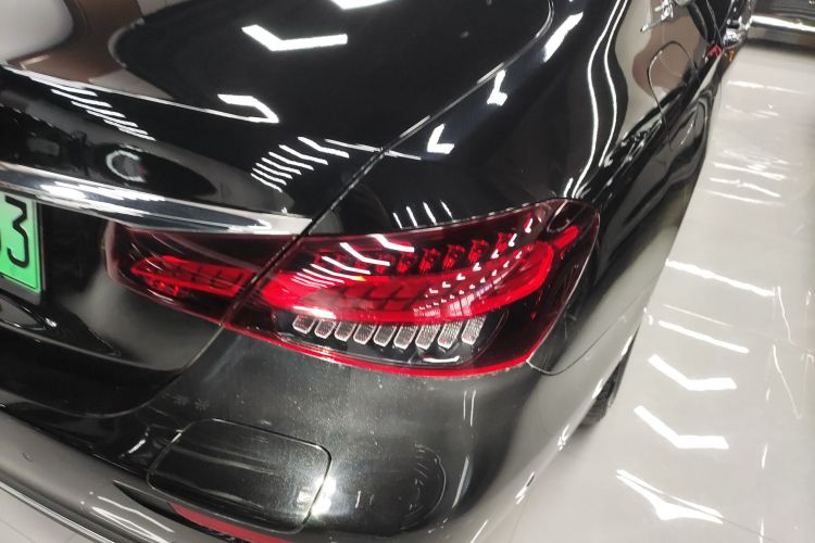 奔驰E级新能源 2023款 E 350 e L 插电式混合动力轿车车身外观9