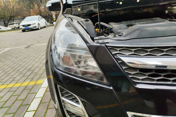 马自达8 2015款 2.5L 至尊版车身外观8