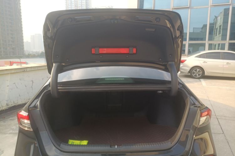 本田 英仕派 2023款 260TURBO 精致版机舱底盘23