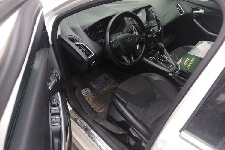 福特 福克斯 2015款 两厢 EcoBoost 180 自动运动型中控内饰20