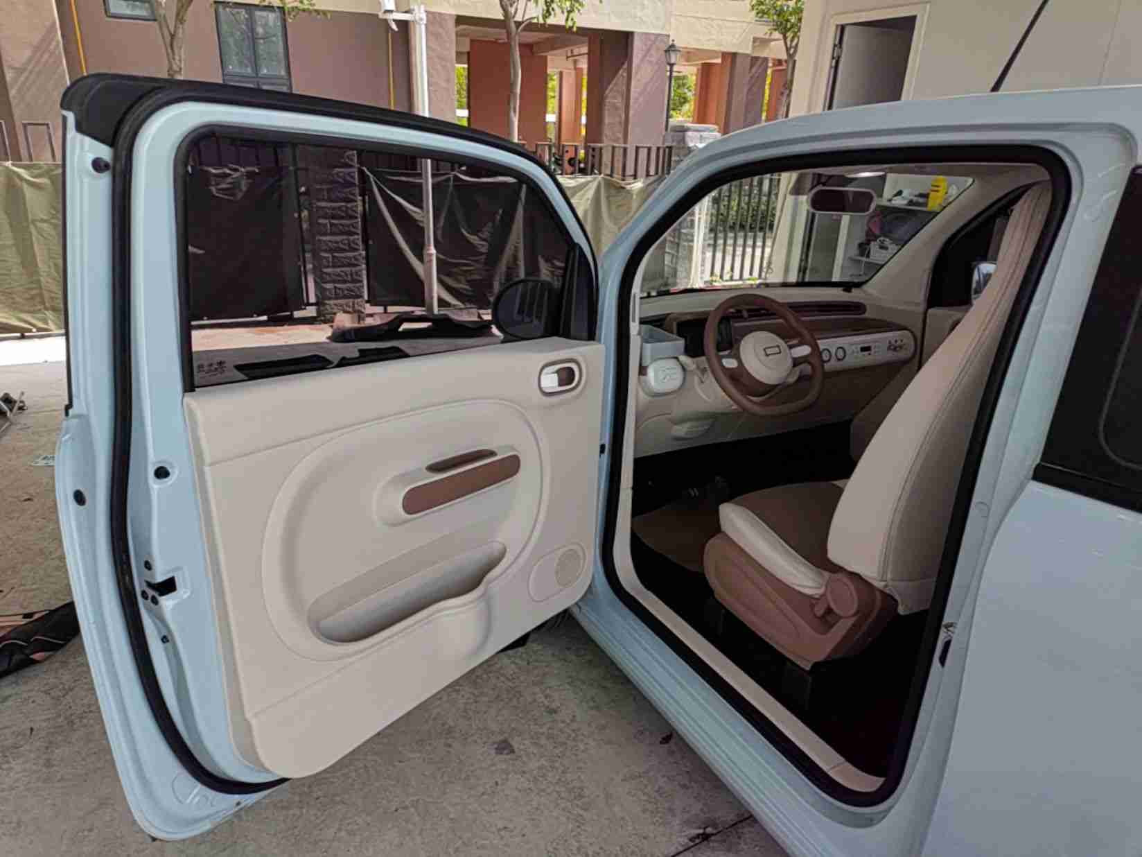 车辆驾驶位内饰实拍
