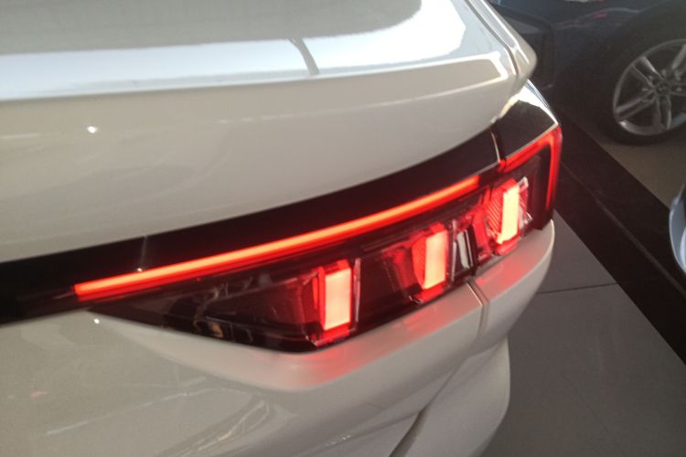 福特 蒙迪欧 2022款 改款 EcoBoost 245 豪华型车身外观9