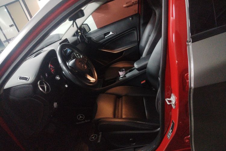 奔驰GLA 2016款 GLA 200 时尚型局部细节19