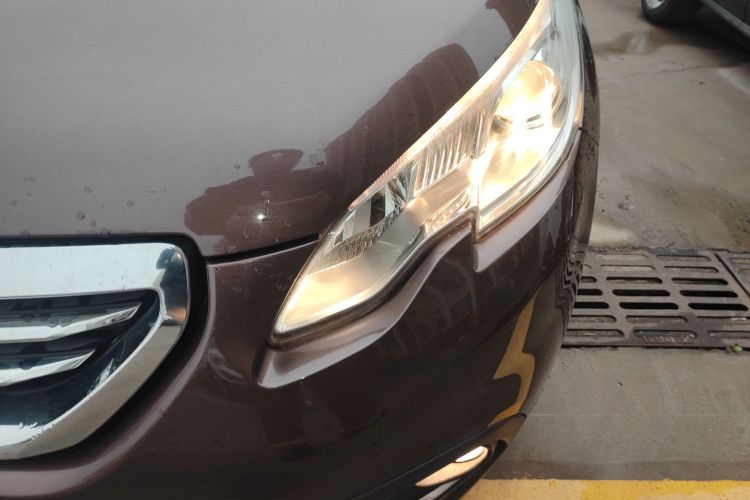 标致2008 2014款 1.6L 自动时尚版局部细节36