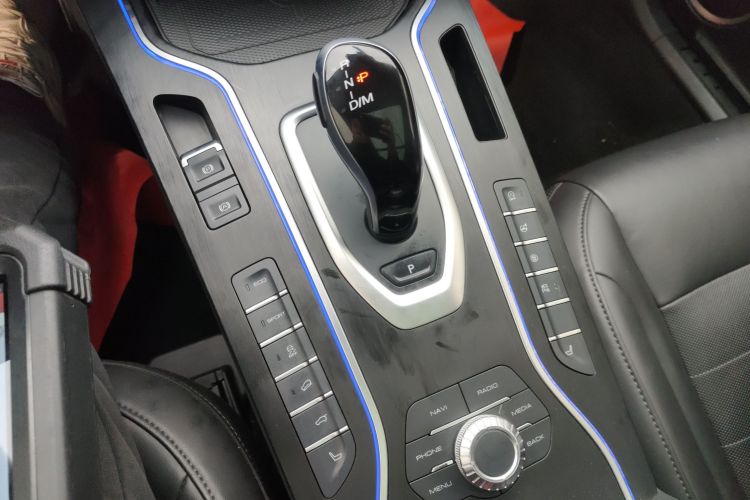 魏牌 VV7 2020款 2.0T 旗舰型中控内饰18