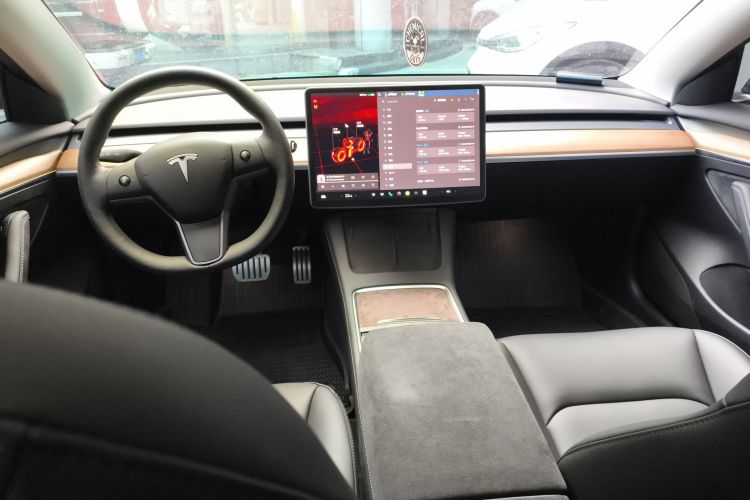 特斯拉 Model 3 2021款 改款二 Performance高性能全轮驱动版中控内饰12