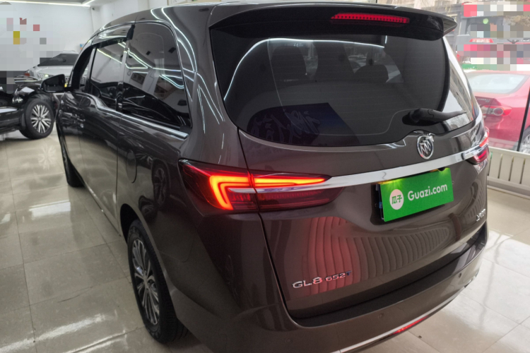 别克GL8 2022款 陆上公务舱 652T 舒适型车身外观4