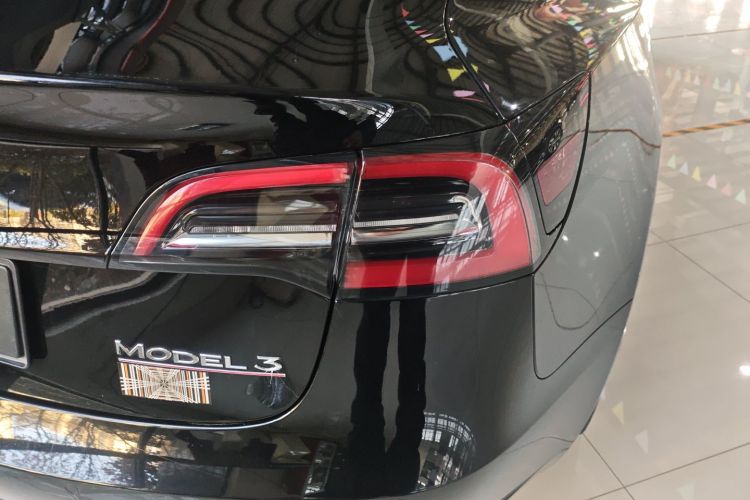 特斯拉 Model 3 2021款 Performance高性能全轮驱动版车身外观9