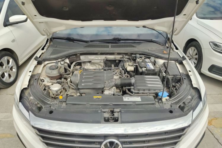 大众 朗逸 2022款 1.5L 自动风尚版机舱底盘24