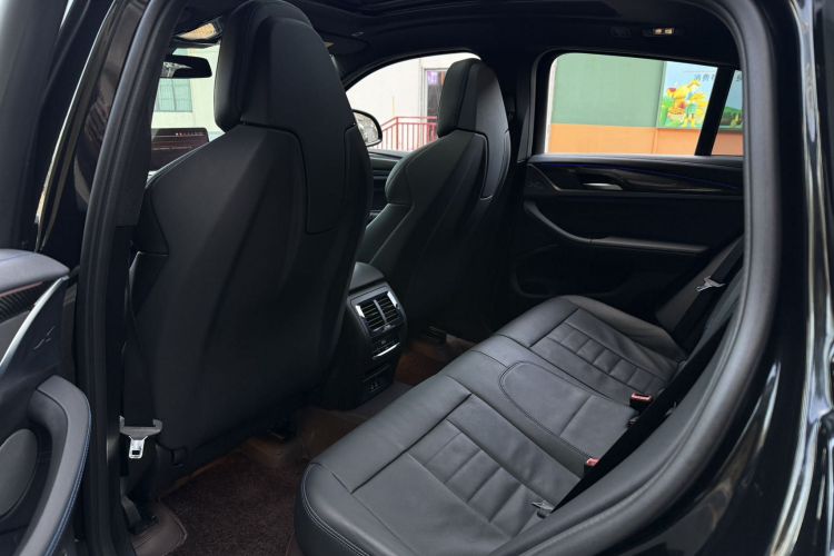 宝马X4 2022款  M40i中控内饰21