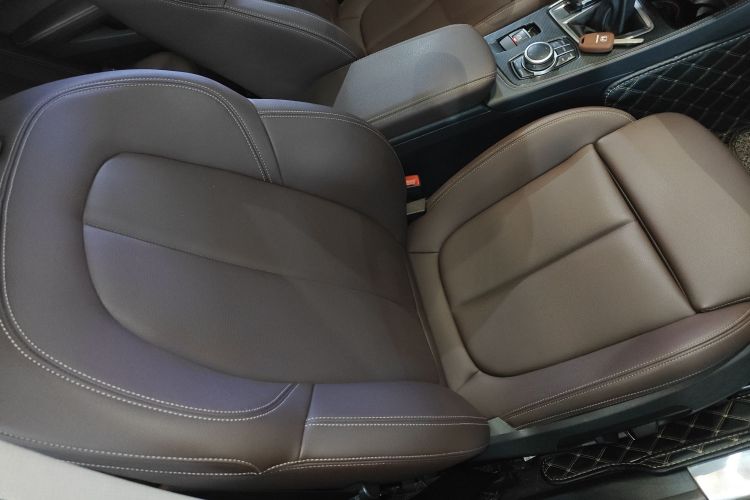 宝马1系 2019款 120i M运动套装局部细节41