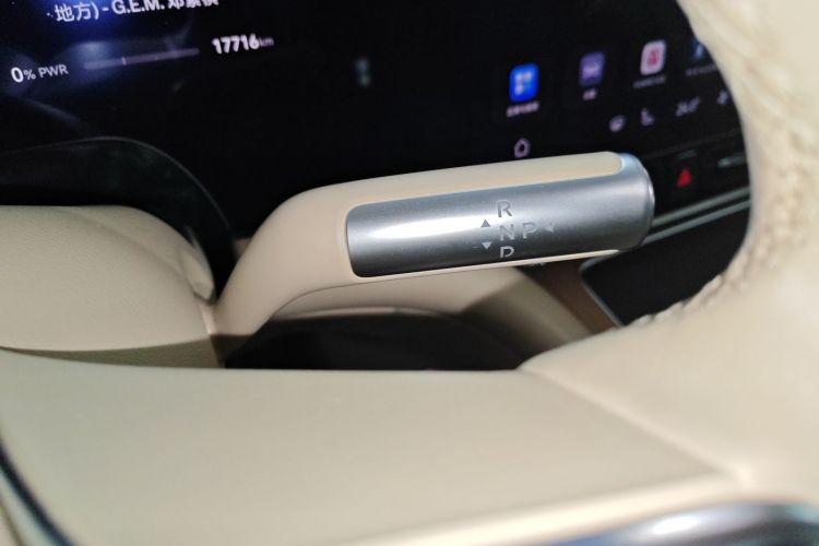 鸿蒙智行 问界M9 2024款 增程 Ultra版 52kWh 5座版中控内饰18