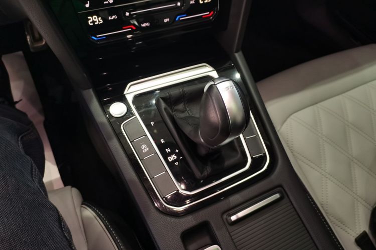 大众 迈腾 2023款 200万辆纪念版 330TSI DSG领先型中控内饰18