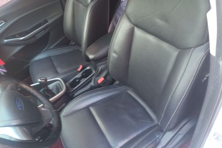 福特 福睿斯 2015款 1.5L 手动时尚型局部细节19