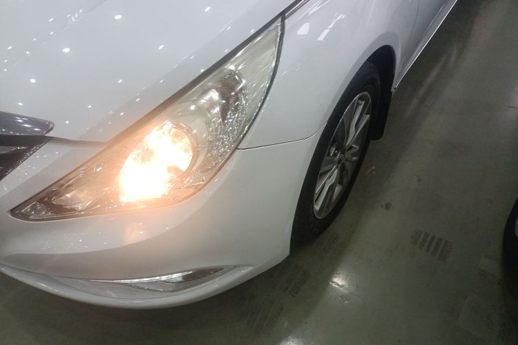 现代 索纳塔 2015款 经典 2.0L 自动豪华版局部细节36