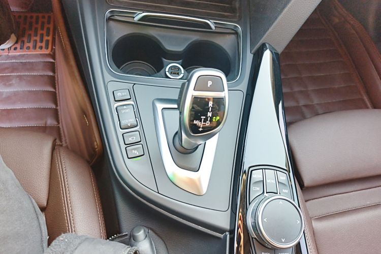 宝马3系 2019款 320Li M运动套装局部细节18